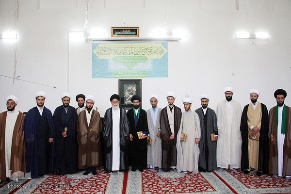 جشن غدیر وملبس شدن جمعی از طلاب در بیت آیت الله مدرسی در یزد‎‎