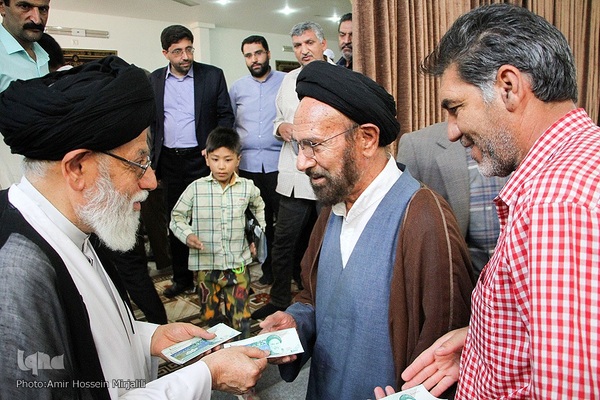 جشن غدیر وملبس شدن جمعی از طلاب در بیت آیت الله مدرسی در یزد‎‎