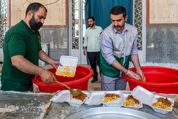 پخت و توزیع ۱۴ هزار پرس غذای گرم به مناسبت عید غدیر