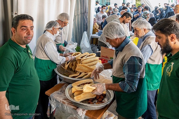 پخت و توزیع ۱۴ هزار پرس غذای گرم به مناسبت عید غدیر