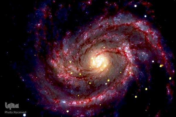 این جرم که تنها 50 میلیون سال نوری از ما فاصله دارد در یک کهکشان همسایه، یک سیاهچاله در حال ساخت است.