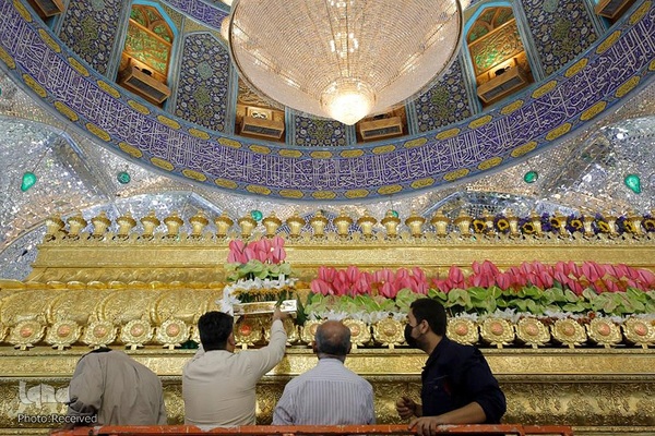 گل آرایی حرم حضرت علی(ع) به مناسبت عید غدیر