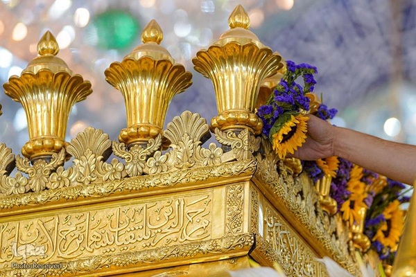 گل آرایی حرم حضرت علی(ع) به مناسبت عید غدیر