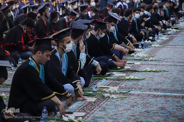 جشن فارغ‌التحصیلی دانشجویان پزشکی در حرم رضوی