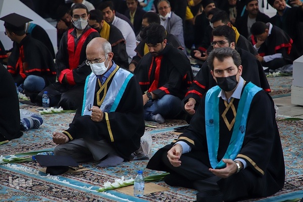 جشن فارغ‌التحصیلی دانشجویان پزشکی در حرم رضوی