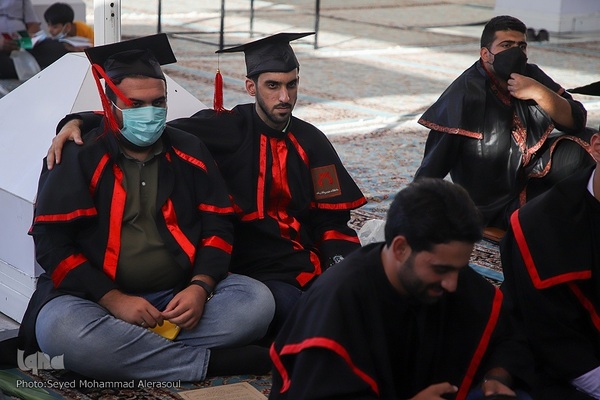 جشن فارغ‌التحصیلی دانشجویان پزشکی در حرم رضوی