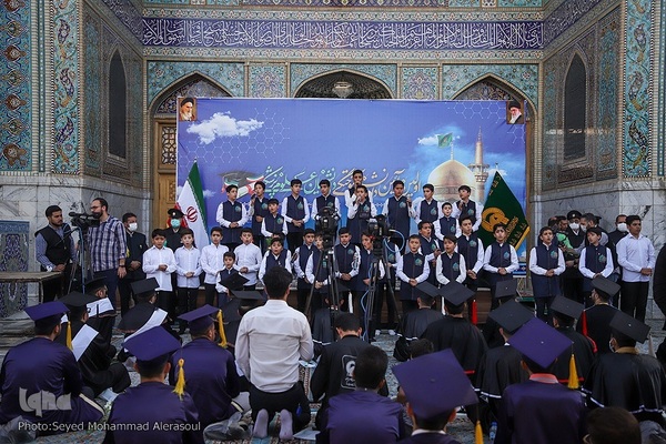 جشن فارغ‌التحصیلی دانشجویان پزشکی در حرم رضوی