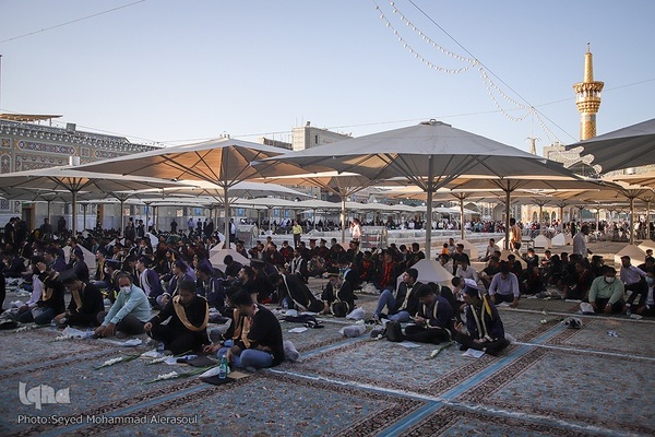 جشن فارغ‌التحصیلی دانشجویان پزشکی در حرم رضوی