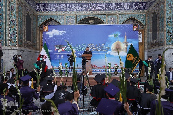 جشن فارغ‌التحصیلی دانشجویان پزشکی در حرم رضوی