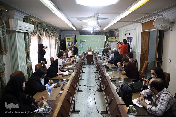 مراسم رونمایی از پوستر بیستمین جشنواره انتخاب بهترین کتاب سال دفاع مقدس