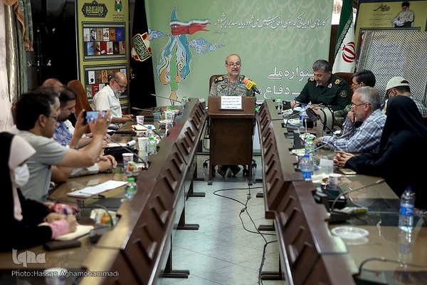 مراسم رونمایی از پوستر بیستمین جشنواره انتخاب بهترین کتاب سال دفاع مقدس