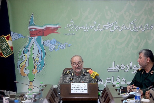 مراسم رونمایی از پوستر بیستمین جشنواره انتخاب بهترین کتاب سال دفاع مقدس