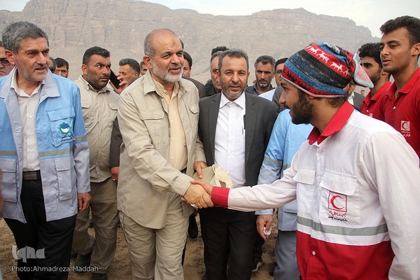 بازدید سردار وحیدی، وزیر کشور از مناطق سیل زده استهبان
