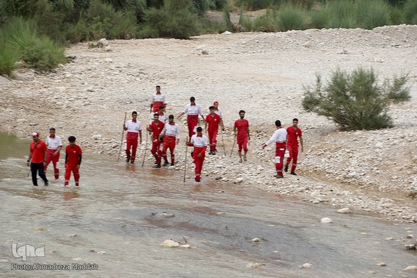 بازدید سردار وحیدی، وزیر کشور از مناطق سیل زده استهبان