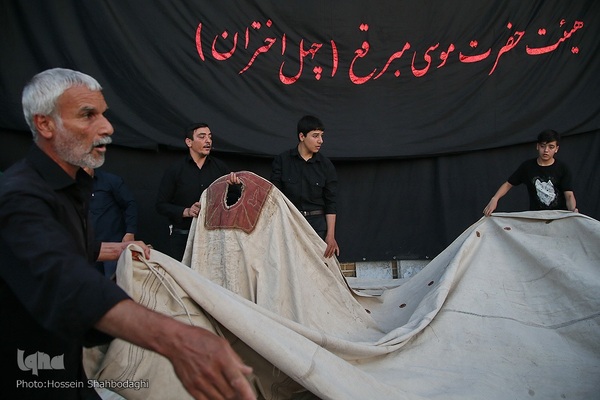 برپایی خیمه عزا در امامزاده موسی مبرقع(ع)
