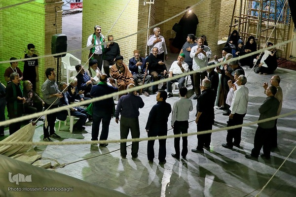 برپایی خیمه عزا در امامزاده موسی مبرقع(ع)
