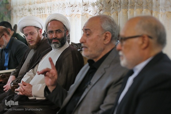 حاج حسین‌علی بزرگ قمی
