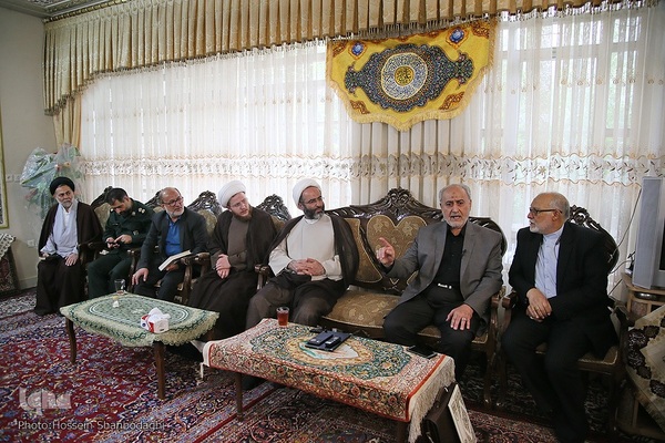 حاج حسین‌علی بزرگ قمی