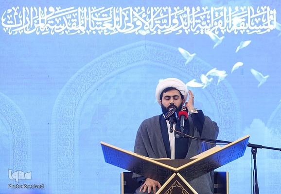 رقابت شرکت کنندگان در روز پایانی مسابقات قرآن کربلا