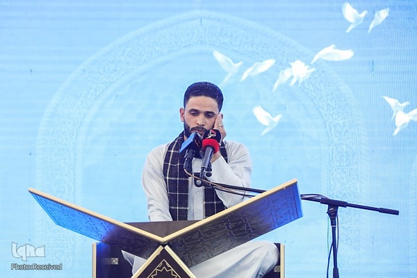 رقابت شرکت کنندگان در روز پایانی مسابقات قرآن کربلا