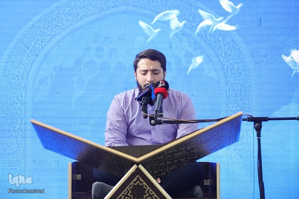 رقابت شرکت کنندگان در روز پایانی مسابقات قرآن کربلا