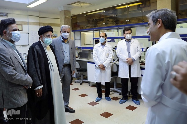 بازدید حجت‌الاسلام و المسلمین ابراهیم رییسی، رییس جمهور از بخشهای مختلف پژوهشگاه رویان جهاد‌دانشگاهی