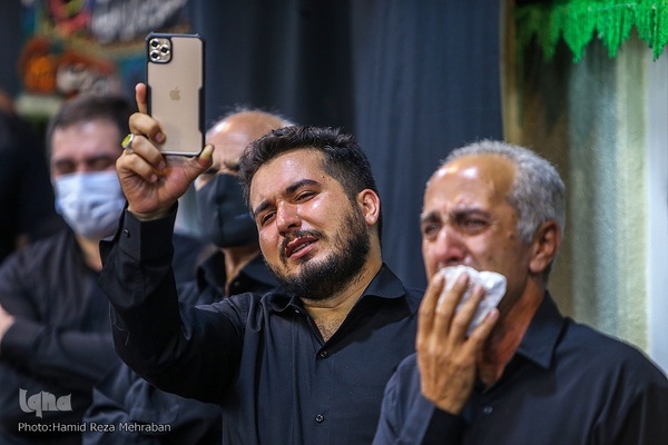 آیین طشت‌گذاری در مسجد اردبیلی‌های تهران