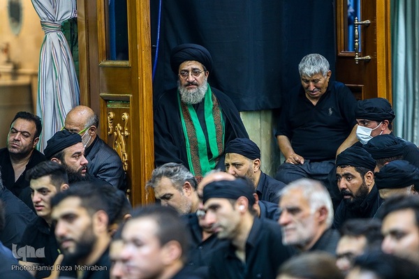 آیین طشت‌گذاری در مسجد اردبیلی‌های تهران