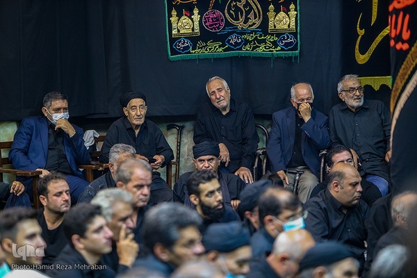 آیین طشت‌گذاری در مسجد اردبیلی‌های تهران