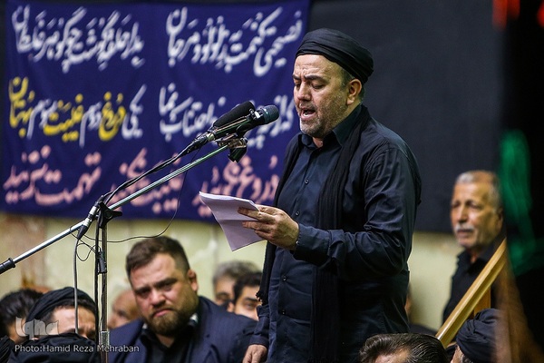 آیین طشت‌گذاری در مسجد اردبیلی‌های تهران