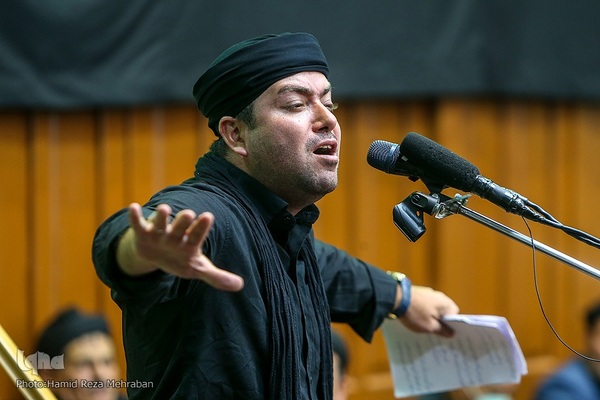 آیین طشت‌گذاری در مسجد اردبیلی‌های تهران