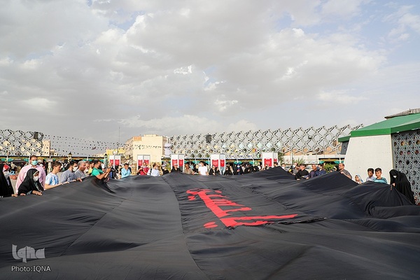 اهتزاز پرچم حضرت سیدالشهدا در میدان امام حسین علیه السلام