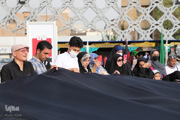 اهتزاز پرچم حضرت سیدالشهدا در میدان امام حسین علیه السلام