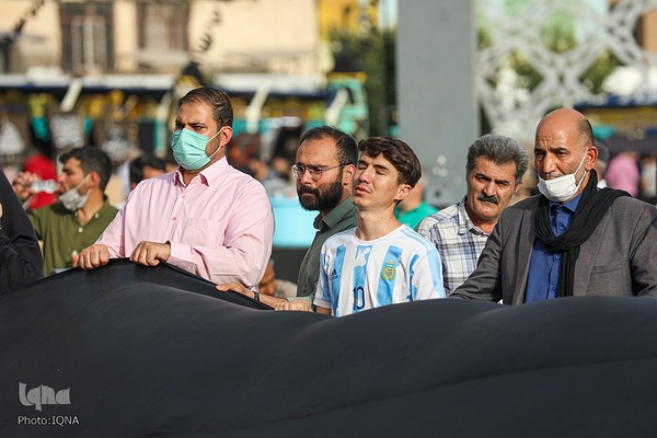 اهتزاز پرچم حضرت سیدالشهدا در میدان امام حسین علیه السلام