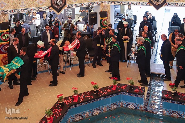 آیین برافراشتن پرچم حسینی بر فراز بلندترین سکوی پرچم ایران