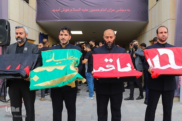 آیین برافراشتن پرچم حسینی بر فراز بلندترین سکوی پرچم ایران