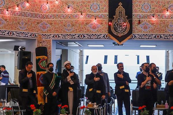 آیین برافراشتن پرچم حسینی بر فراز بلندترین سکوی پرچم ایران