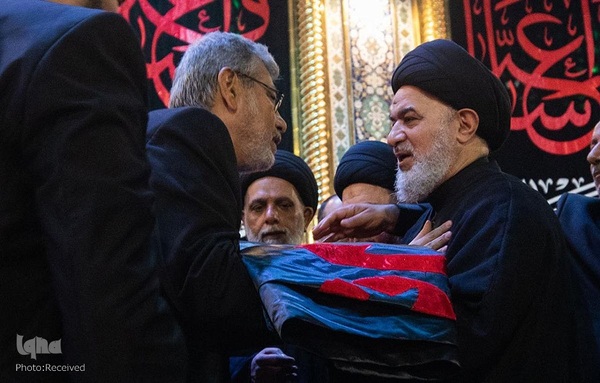 تعویض پرچم حرمین شریفین در کربلا به مناسبت فرارسیدن ماه محرم