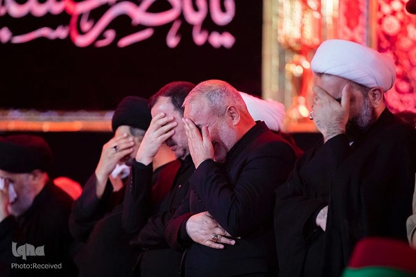 تعویض پرچم حرمین شریفین در کربلا به مناسبت فرارسیدن ماه محرم