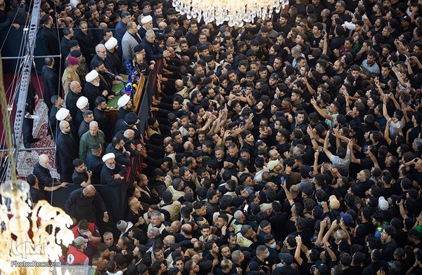 تعویض پرچم حرمین شریفین در کربلا به مناسبت فرارسیدن ماه محرم