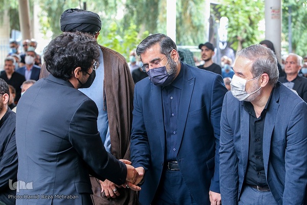 تشییع پیکر هنرمند انقلابی حبیب الله صادقی