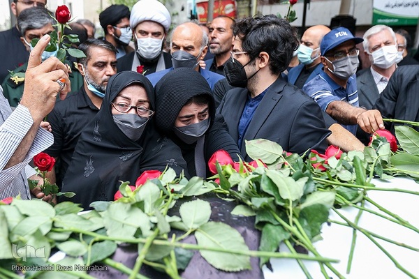 تشییع پیکر هنرمند انقلابی حبیب الله صادقی