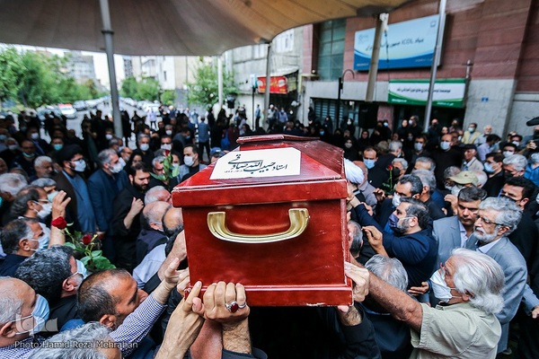 تشییع پیکر هنرمند انقلابی حبیب الله صادقی