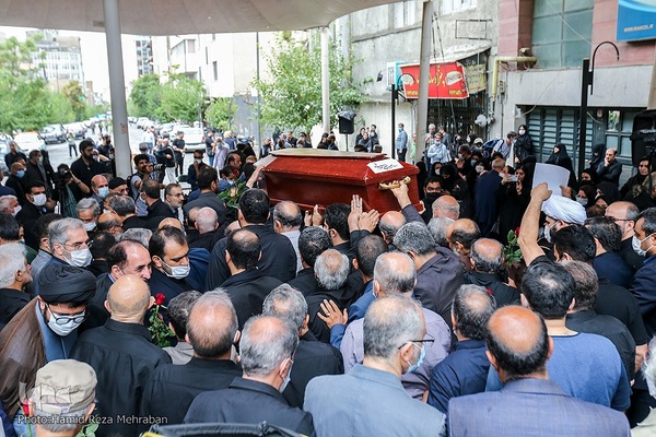 تشییع پیکر هنرمند انقلابی حبیب الله صادقی