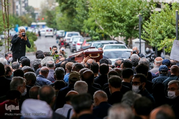 تشییع پیکر هنرمند انقلابی حبیب الله صادقی