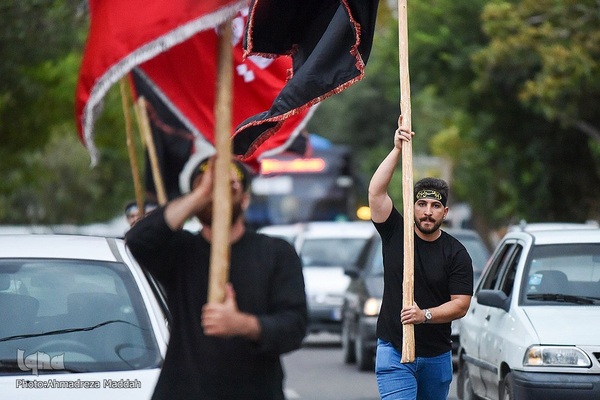 حسینیه ایران؛ بیرق‌کشی بچه هیئتی‌های شیراز