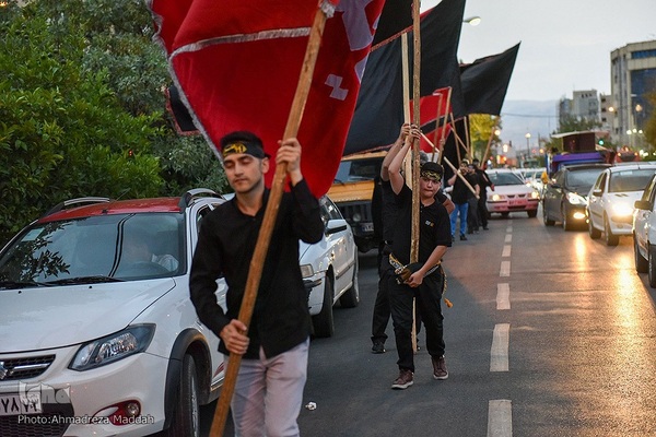 حسینیه ایران؛ بیرق‌کشی بچه هیئتی‌های شیراز