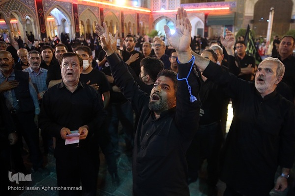 مراسم عزاداری چهارمین شب دهه اول محرم در صحن امام حسین(ع) حرم مطهر حضرت عبدالعظیم حسنی(ع) در شهر ری