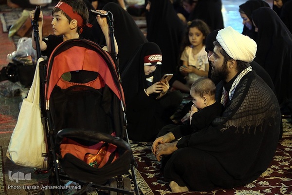 مراسم عزاداری چهارمین شب دهه اول محرم در صحن امام حسین(ع) حرم مطهر حضرت عبدالعظیم حسنی(ع) در شهر ری