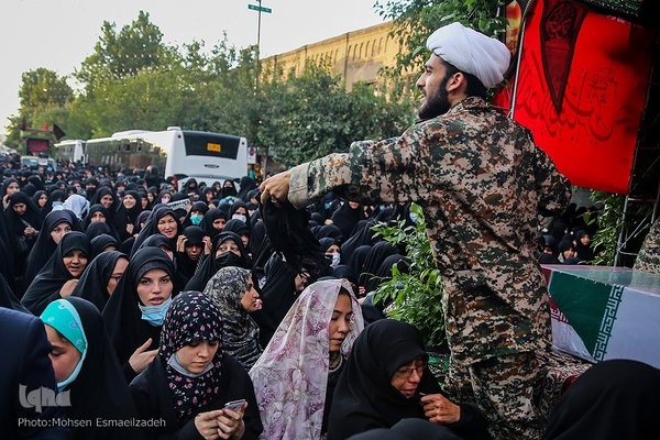 مراسم تشییع پیکرهای مطهر پنج شهید مدافع حرم در مشهد مقدس